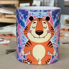 Прикольные кружки: тигрик медитирующий